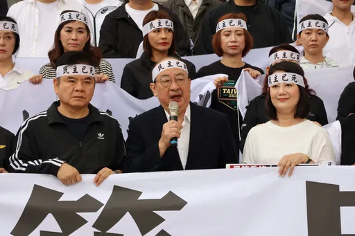 黃國昌嗆「明天還要繼續胡鬧?」 柯建銘拿《蔥師表》反酸:歷史偉大創舉