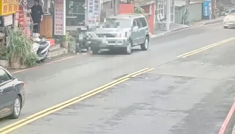 婦人從後方遭撞。警方提供