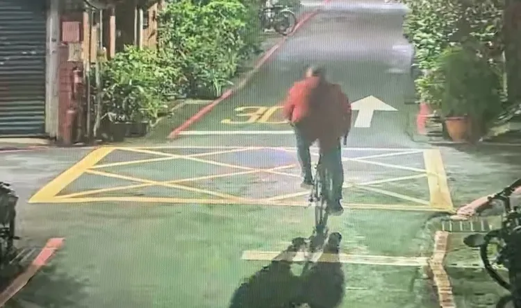 楊男竊車代步。翻攝畫面