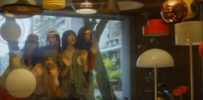 位於富錦街429巷的「LUNACASA 夏月家居」。翻攝NewJeans MV