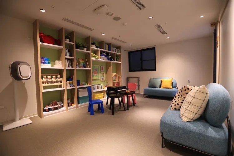 高雄麥當勞叔叔之家為遠地就醫孩童及家長提供一處過夜或短暫休息的場所。市府提供