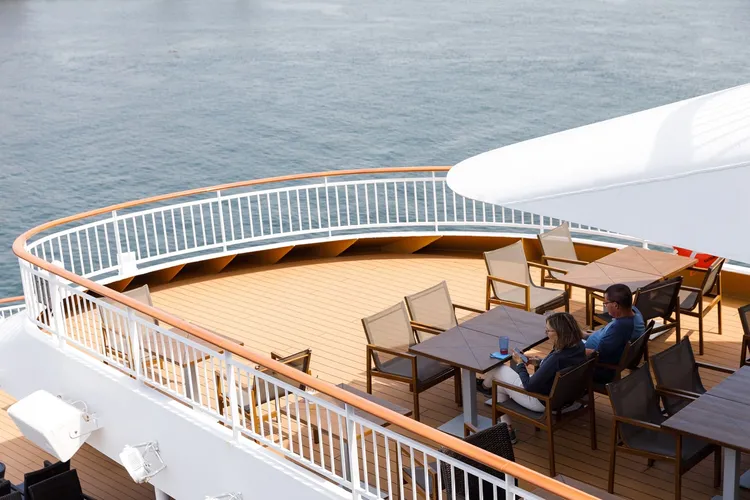 挪威郵輪奮進號澎湖花火節、石垣島5日，3人內艙房每人1萬2999元起。業者提供