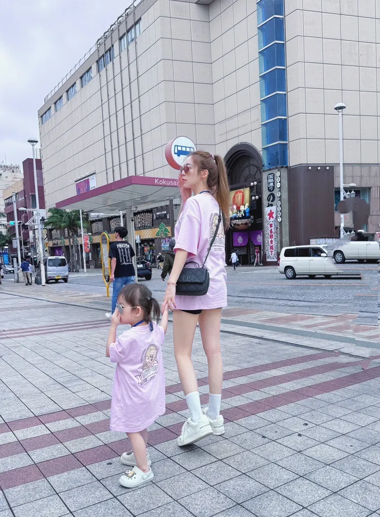 粉色母女裝搶眼。陳天仁提供