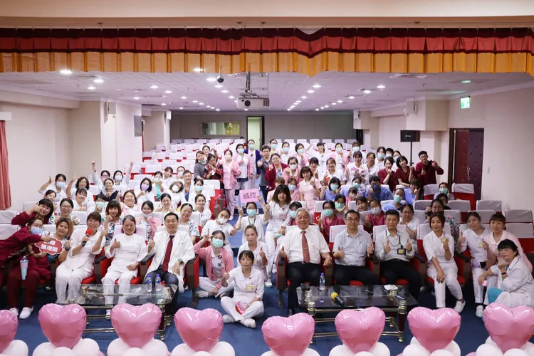 大甲李綜合醫院慶祝護理師節。