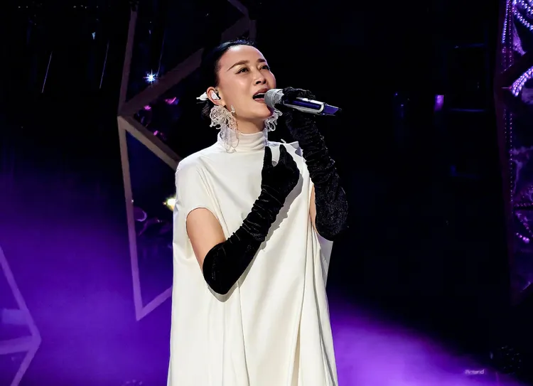 那英演唱《到時見》。翻攝《歌手2024》微博