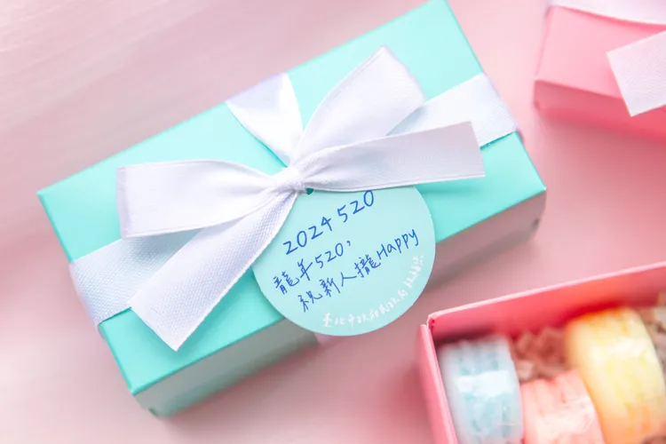 民政局表示，指定5月20日為結婚登記生效日，即贈送精美禮盒1組。北市民政局提供