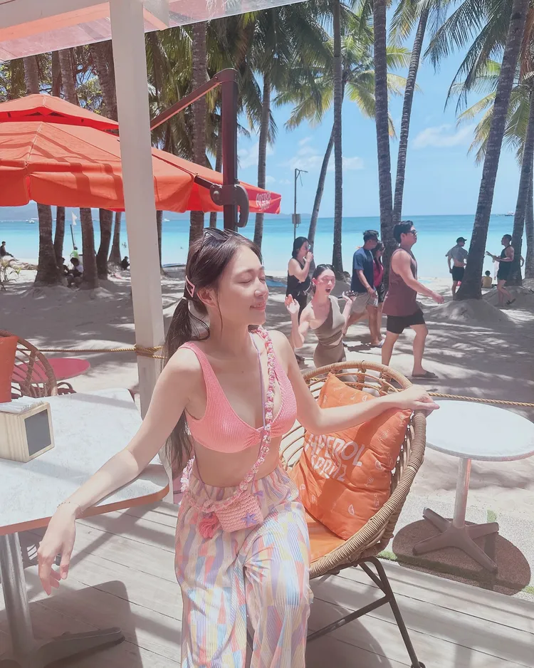 丫頭外型甜美、身材火辣。翻攝丫頭IG