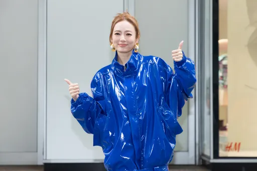 高宇蓁520現蹤信義區 「老公」浪漫捧花現身引圍觀