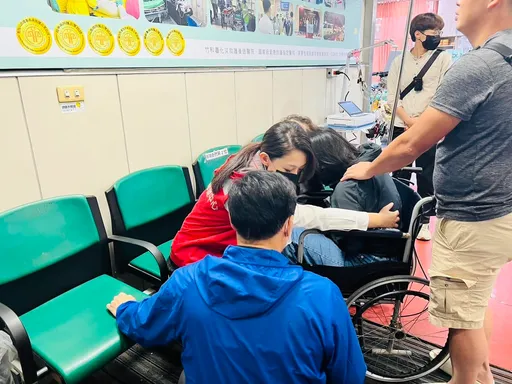 晴空匯2消防員殉職 高虹安急奔醫院:全力協助申請撫卹