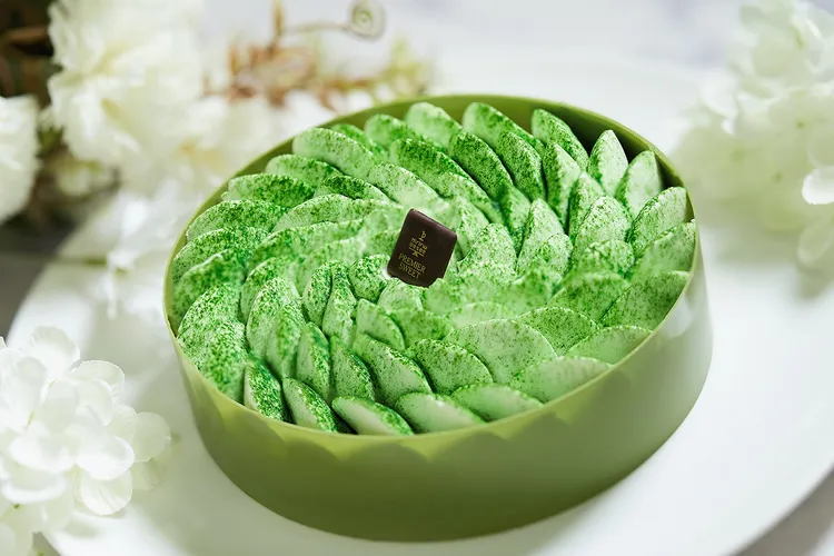 「抹茶巧克力蛋糕」，每一口都能品嘗出抹茶的微苦及巧克力的微甜風味。售價900元。業者提供