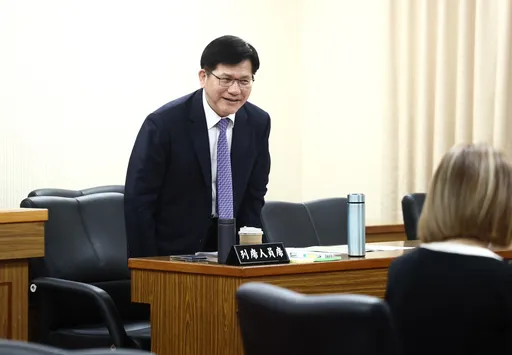 賴士葆辣問「外交部長不是首選？」　林佳龍笑喊：有人擔重擔「不委屈」
