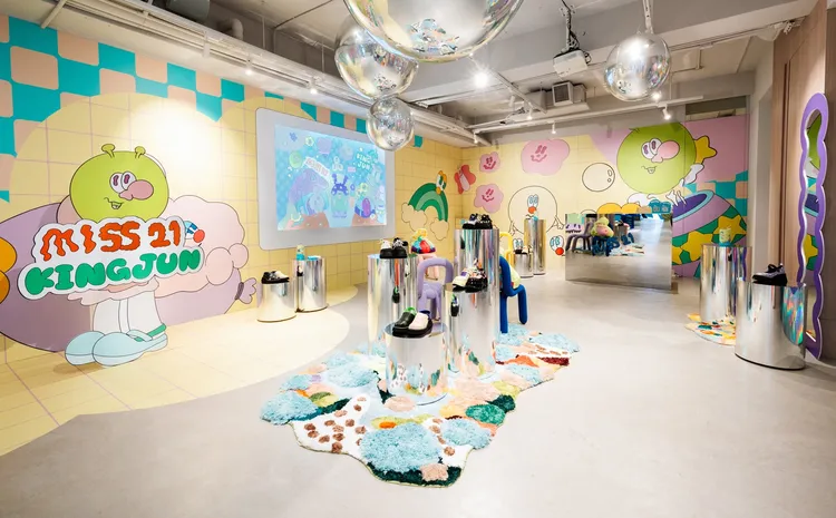 快閃店中以繽紛色彩、可愛角色打造出夢幻場景。品牌提供