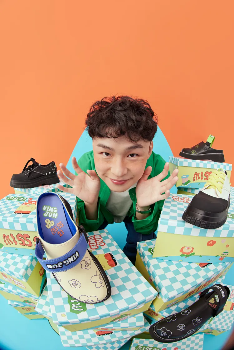 KINGJNU親自參與聯名形象照拍攝。品牌提供