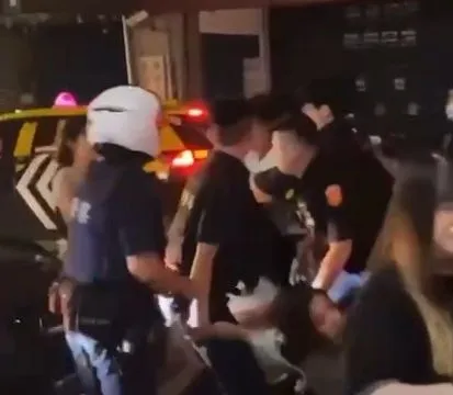 夜店散場後！2女碰撞起爭執　引爆7人街頭大亂鬥