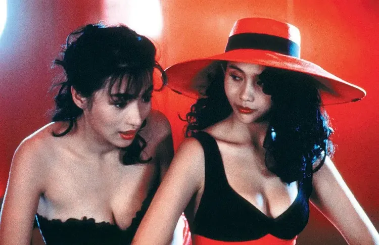 成龍版《城巿獵人》，邱淑貞、溫翠蘋波濤洶湧。劇照