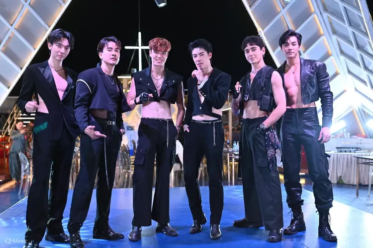 郵輪上可欣賞超高顏值猛男表演。Klook提供