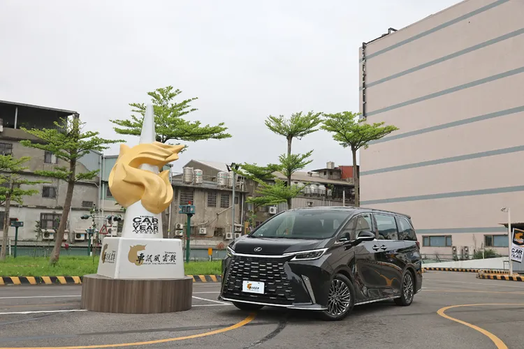 Lexus LM獲選為2024車訊風雲獎【最佳進口豪華大型MPV】。主辦單位提供