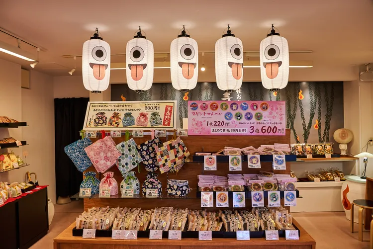 特色商店販售著許多當地限定的主題商品。StellAH.提供