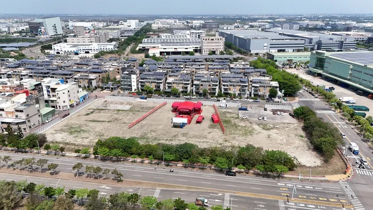 「世界之心」為台南產業園區首場建案，在前幾周VIP日吸引許多人潮。讀者唐先生提供