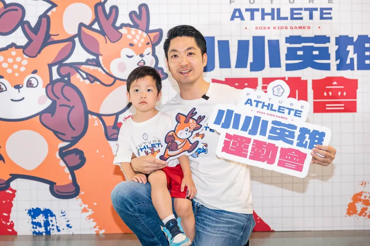 為了慰勞太太辛勞，蔣萬安昨特別帶著2歲的二寶出門跑行程。翻攝蔣萬安臉書