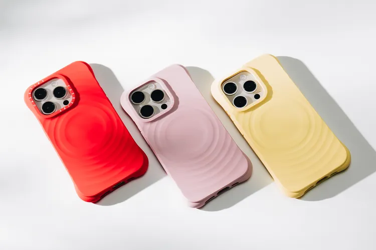 Essentials by CASETiFY系列共有3款全新配色。CASETiFY提供