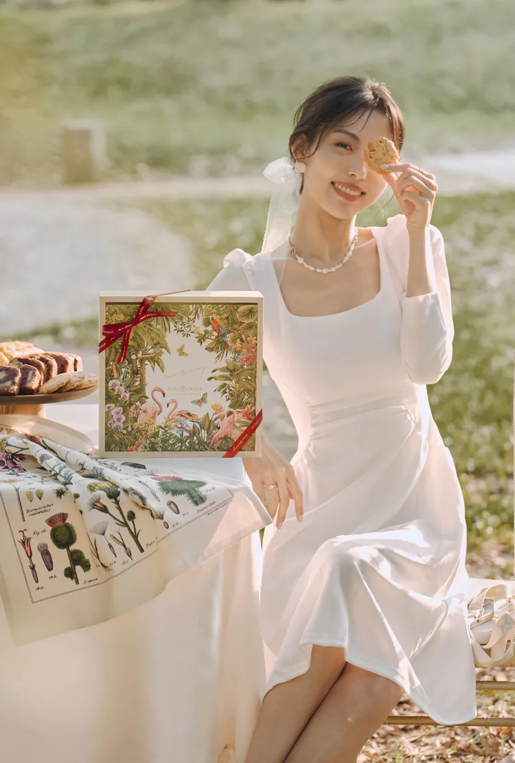 「雋戀樂園」餅乾禮盒 1260 元，蛋糕禮盒 1300 元。業者提供