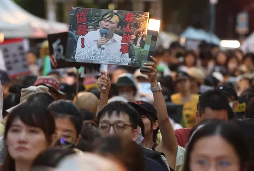 10萬人集結立法院外！　現場已有民眾不適送醫