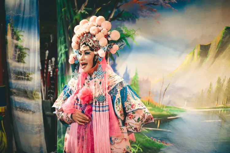 陳亞蘭在歌仔戲少有小旦扮相。公視台語台、華視提供