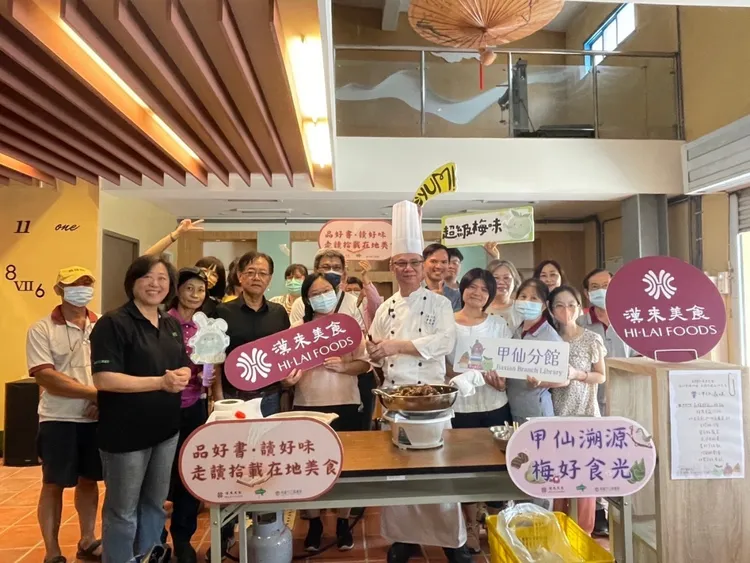 高市圖10周年館慶推出「走讀拾載在地之美」分別與甲仙、鹽埕圖書分館攜手。文化局提供