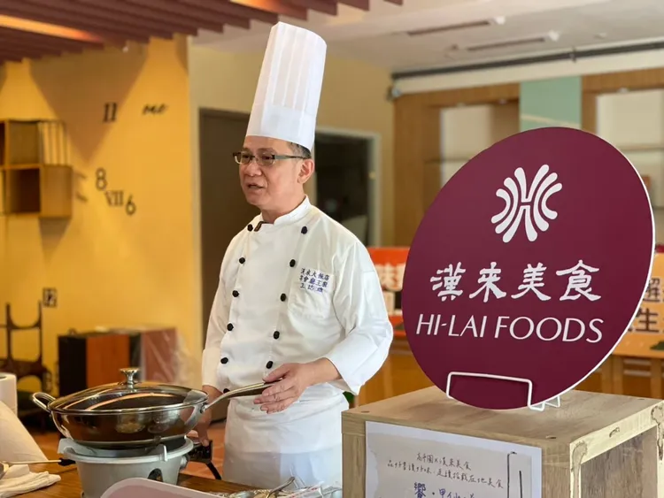 高市圖10周年館慶推出「走讀拾載在地之美」分別與甲仙、鹽埕圖書分館攜手。文化局提供