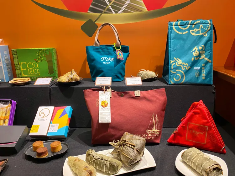 為歡慶台南建城400年，新光三越推出多款台南特色端午組合。記者莊偉祺攝