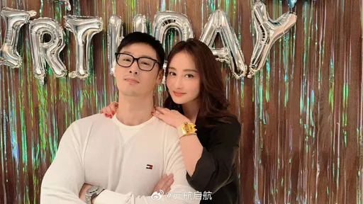 陳德容50歲生日依偎壯男起底!小8歲影帝胸肌炸裂結緣14年