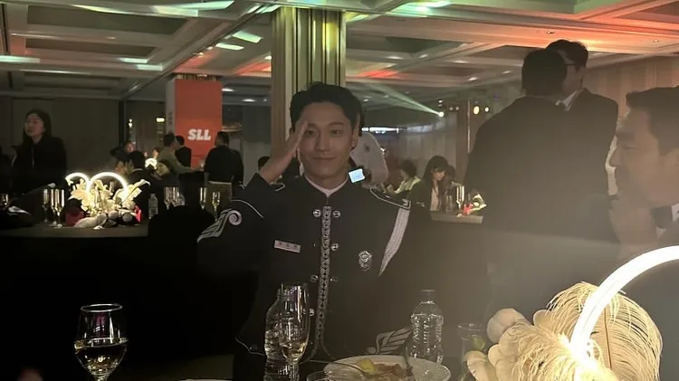 李到晛向軍隊請假出席百想藝術大賞，順利以夯片《破墓》奪電影男新人獎。翻攝tangweiteam_official IG