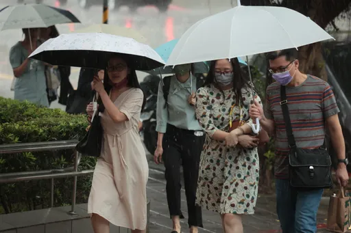 首颱「艾維尼」最快今晚生成 下週鋒面南北擺動!這時典型梅雨報到