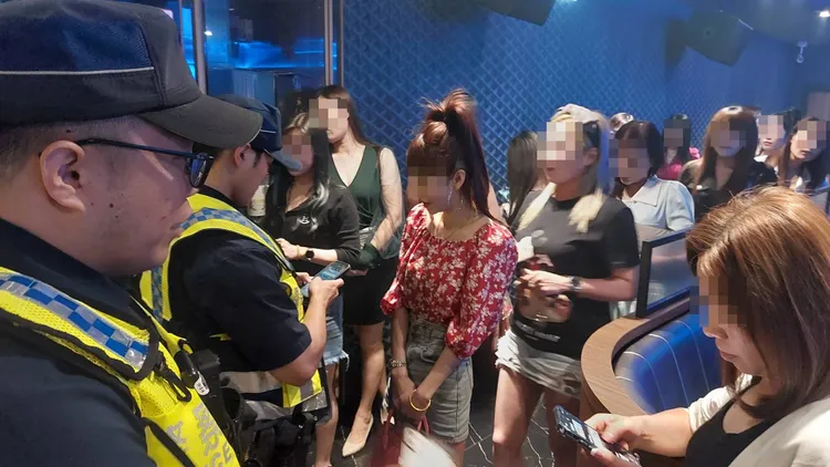 警方加強臨檢。桃園警分局提供