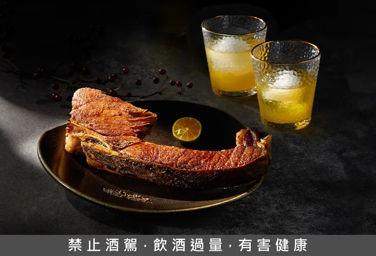 即日起到5月底，不限平假日，到「阪前」消費套餐，即可用優惠價499元加購價值980元的「炙燒鮪魚戰斧」與「柚見果香特調」2杯任選。業者提供