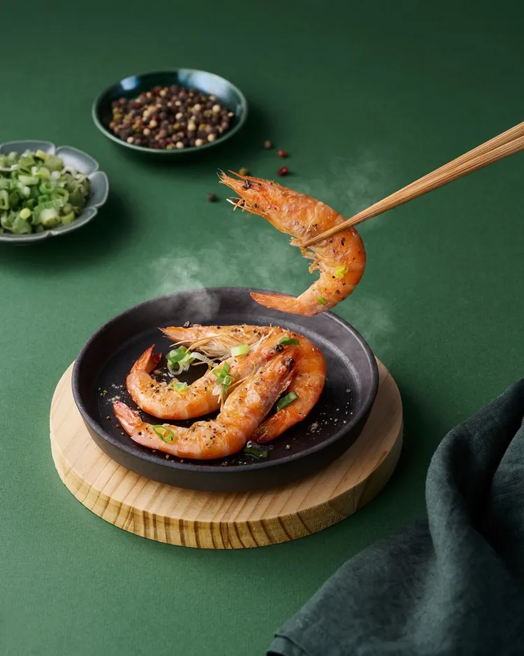 「hot 7」即日起到5/31到店消費2客套餐，並拍照打卡標註「#海派蝦蝦叫」，即款待「嗆香鮮蝦」1份。業者提供