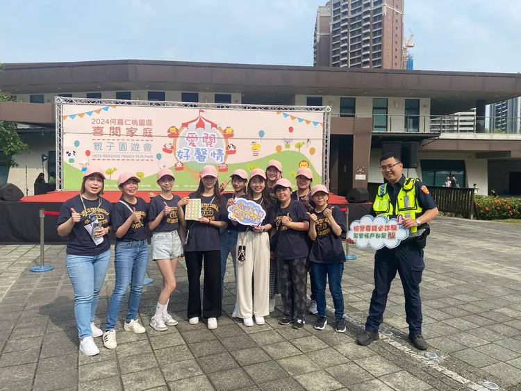 警方於現場宣導。翻攝畫面