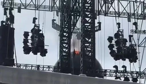 五月天香港巡演舞台巨球起火燃燒 今晚場次取消延至5月9日