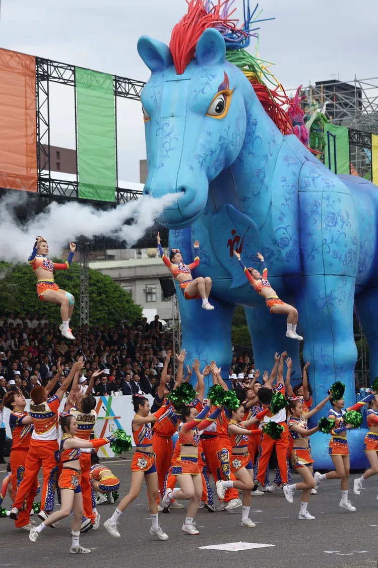 「雨馬」震撼登場。彭欣偉攝