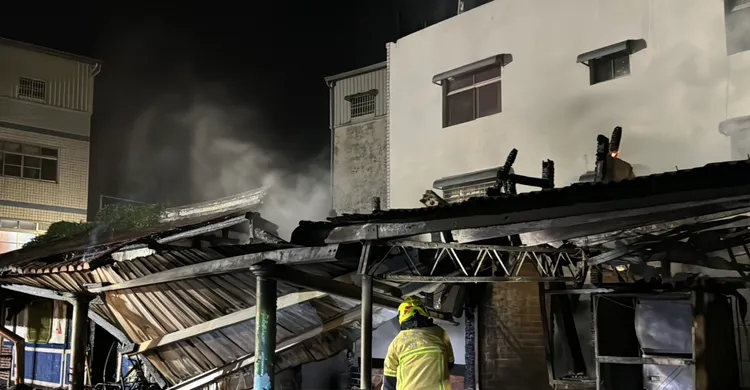 嘉義太保一家平房發生火災。讀者提供