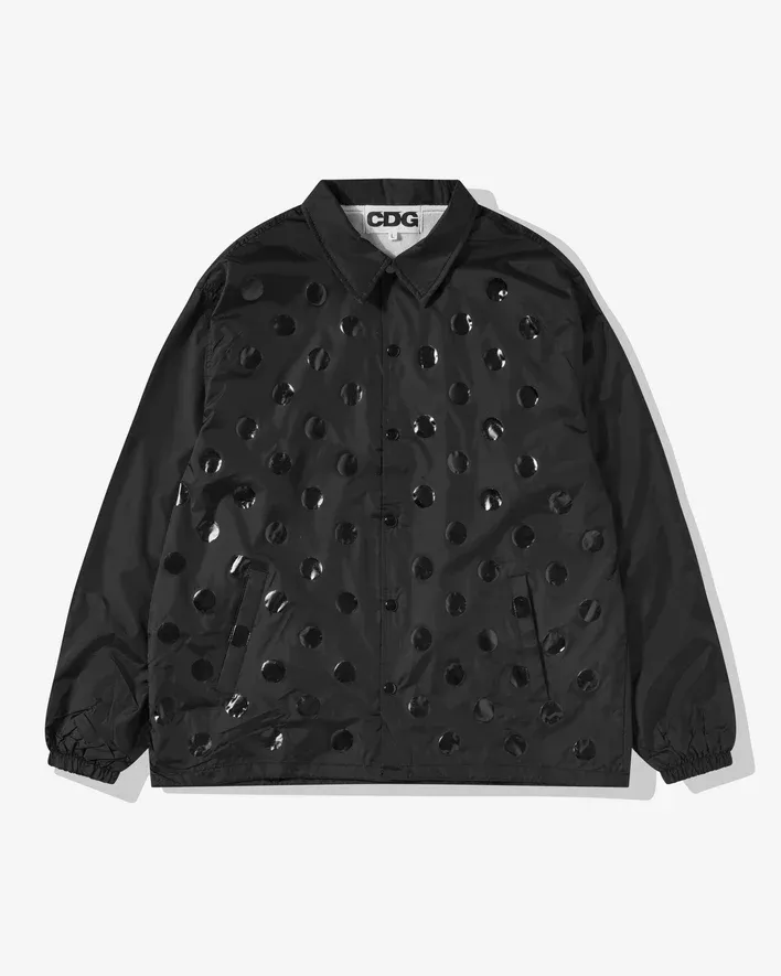 CDGCDGCDG亮面圓點教練風衣，6080元。品牌提供
