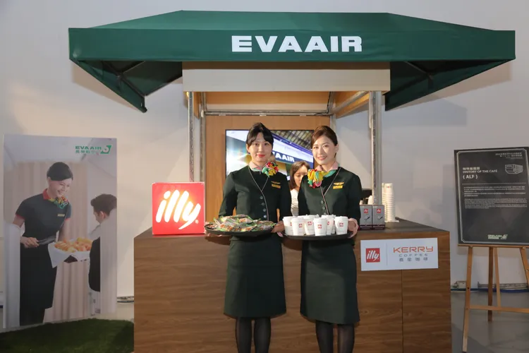 除役航空貨櫃打造的「咖啡屋」。業者提供