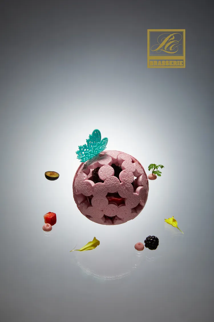 法國首位稱為Chef 之發明 覆盆子瓦戌航冰淇淋蛋糕。業者提供