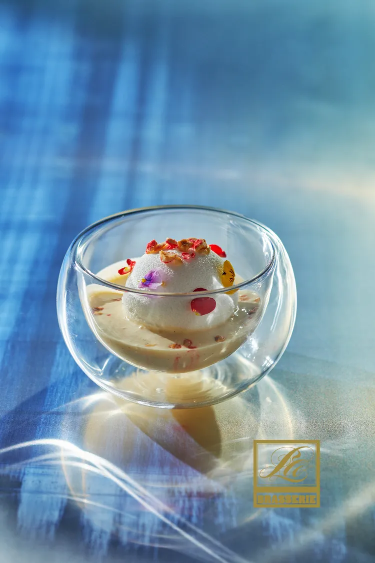 美食教父Escoffier 改良並留傳至今的大溪地飄浮島。業者提供