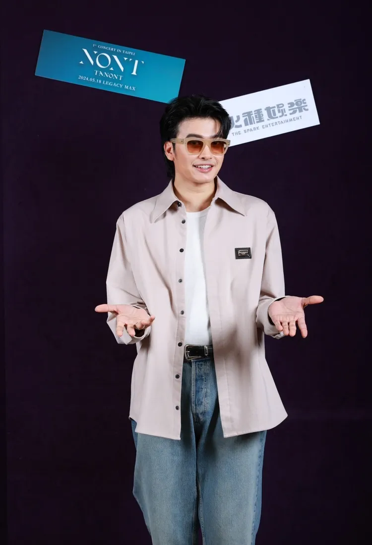 Nont Tanont的招牌太陽眼鏡有度數。火種娛樂提供