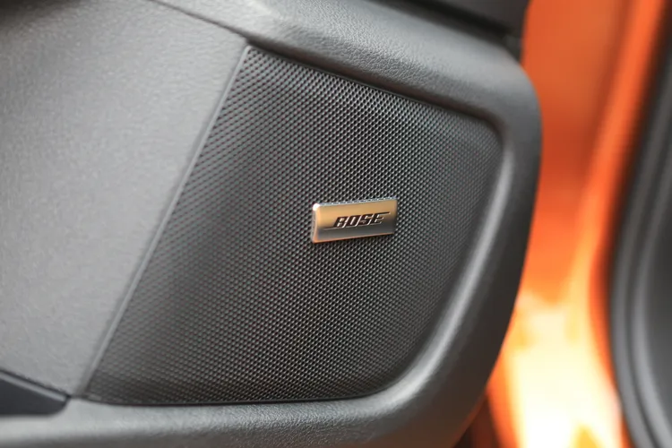 頂規車型首次搭配8具BOSE揚聲器，實際聆聽除了音質音場調校有水準以上的演出，重低音表現確實也相當震撼。林浩昇攝