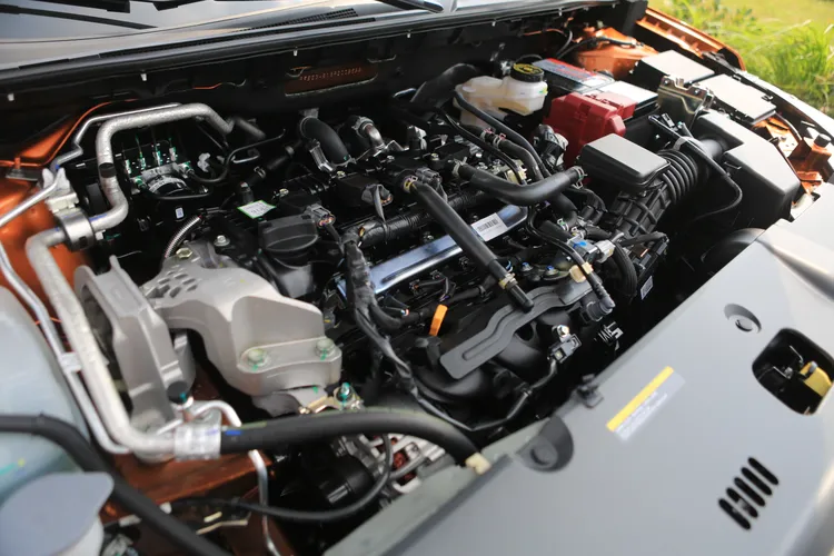 NISSAN ALL NEW SENTRA採用1.6升四缸自然進氣設定的第三代HR16DE引擎，最大的優勢就是能帶來17.7km/L的優異平均油耗表現。林浩昇攝