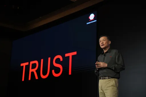 2030年半導體產值將達1兆美元 台積電侯永清:AI加速器今年成長2.5倍