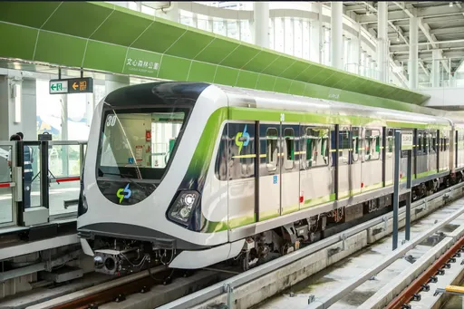 男童問「警察叔叔我在車上安全嗎?」 暖警一舉動2萬人狂讚